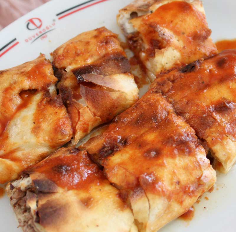 Dönerli Pide (Soslu & Tereyağlı)