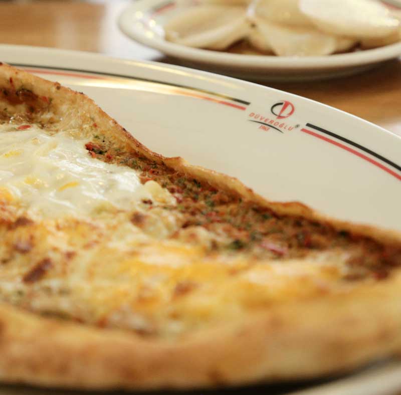 Karışık Pide (Kıyma, Kaşar, Yumurta)